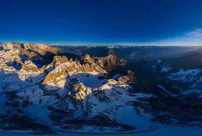 结合“个性化”，进一步阐述：“超级个体”